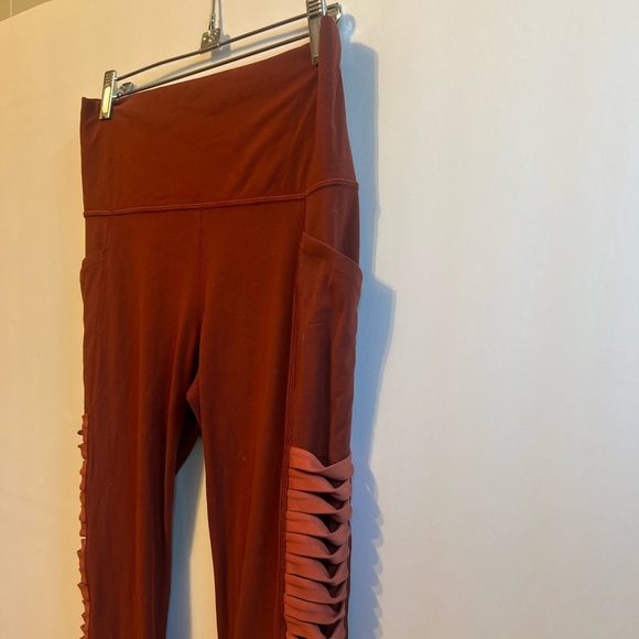 Athleta Salutation Stash Pocket II Twist 7/8 Tight size medium - Picture 3 of 9